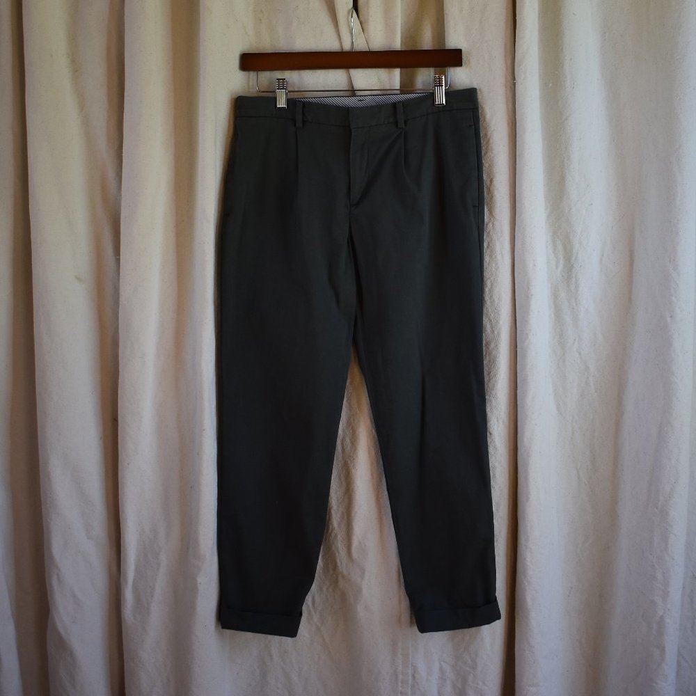 UNIQLO green trousers